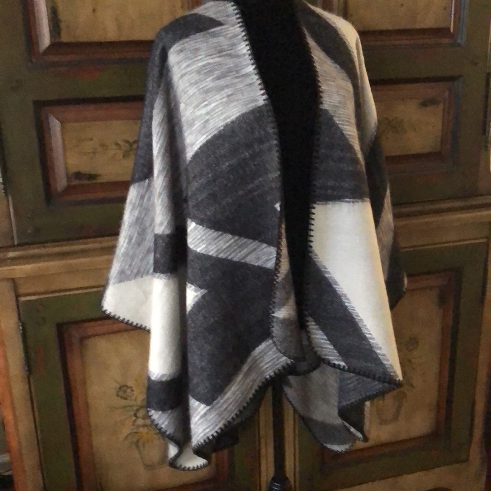 Shawl - Picture 4 of 4